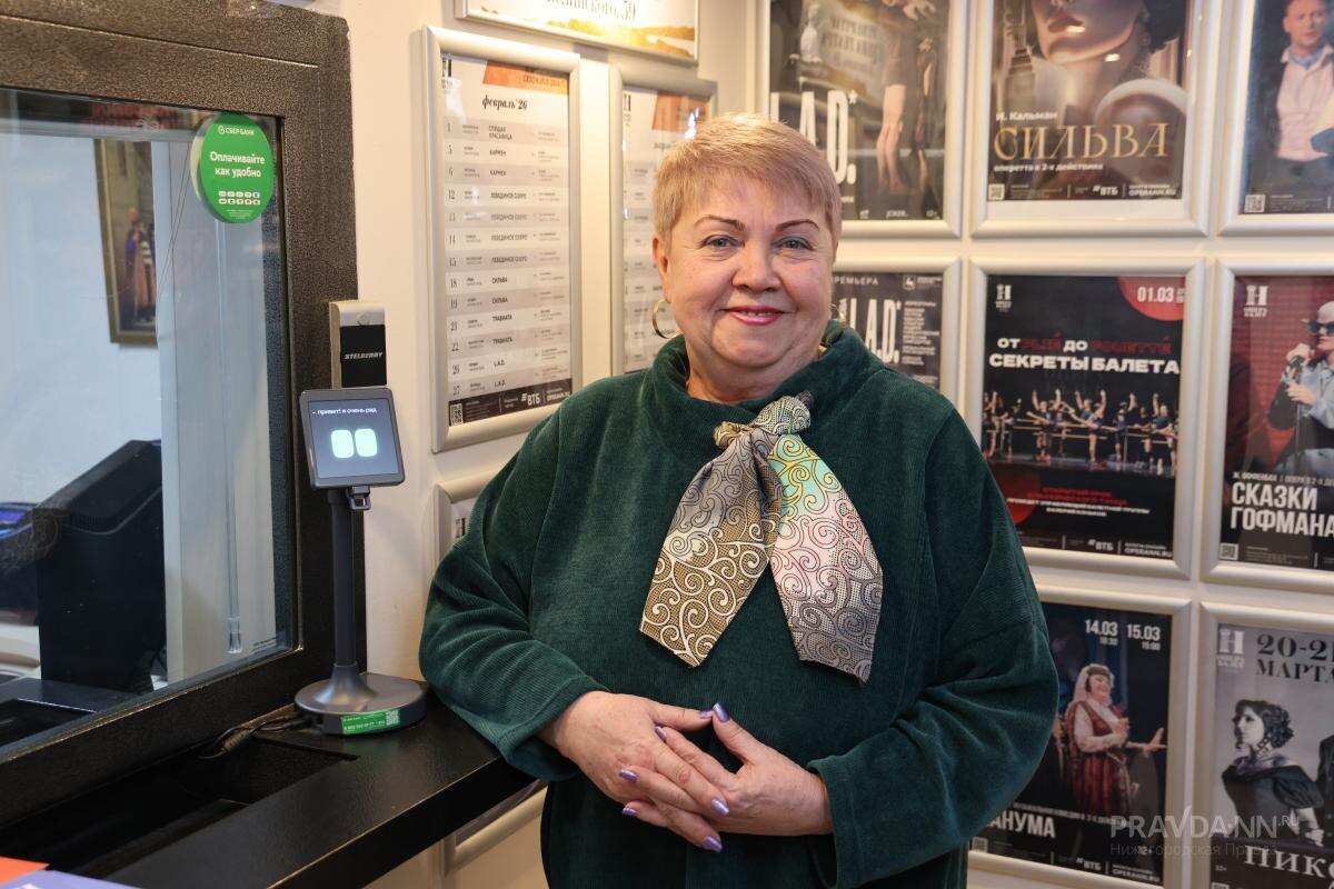    Театральный кассир может рассказать про любой спектакль театра