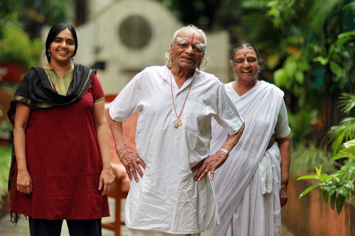 Семья Айенгаров: Абиджата, Гуруджи, Гита