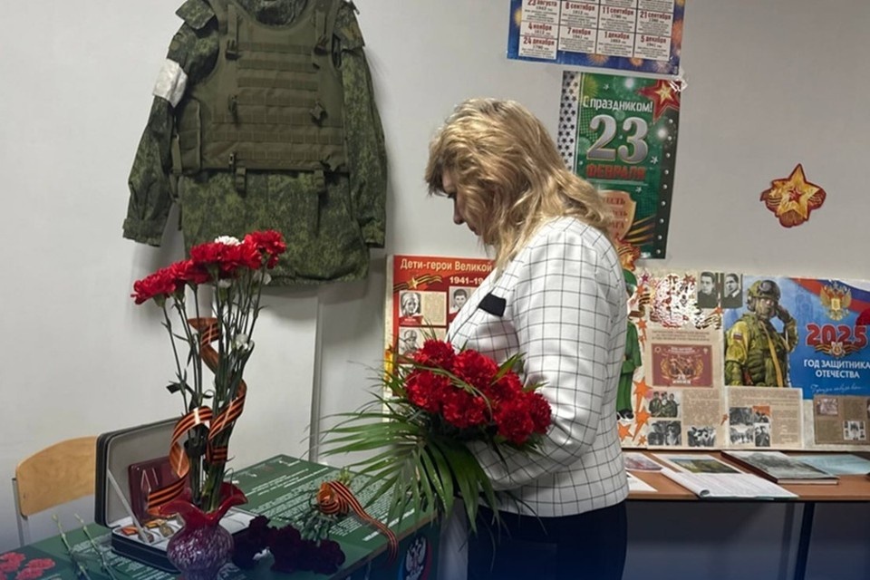    Две «Парты Героя» открыли в Донецкой школе №126. Фото: ЕР ДНР