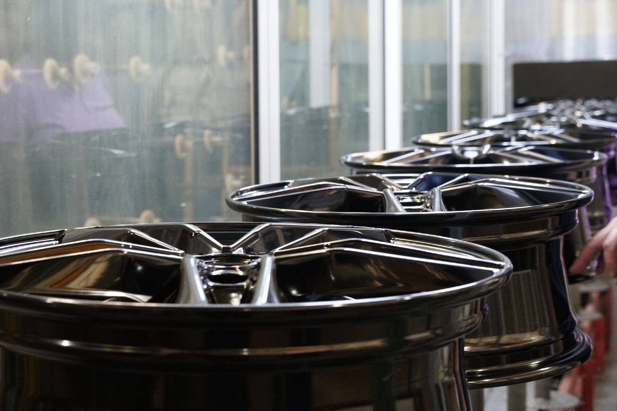 Ведущий российский производитель алюминиевых колесных дисков — СКАД (входит в группу РУСАЛ) — успешно прошел сертификацию Российского экспортного центра (РЭЦ, Группа ВЭБ.РФ) и получил право использовать национальный знак качества «Сделано в России» в категории «Надежность».