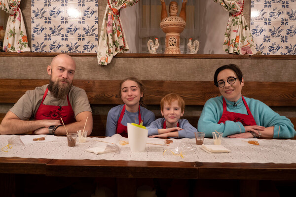 Тутта Ларсен с мужем Валерием, дочерью Марфой и сыном Иваном / Личный архив   📷