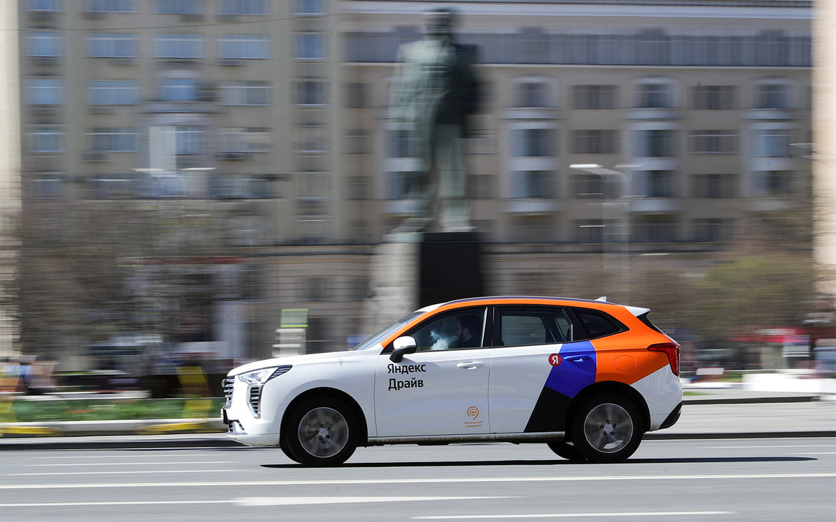 Bulkin Sergey / NEWS.ru / Global Look Press📷Установленные в салоне арендуемого автомобиля камеры видеонаблюдения в режиме реального времени передают в службу безопасности компании каршеринга информацию о том, кто находится за рулем