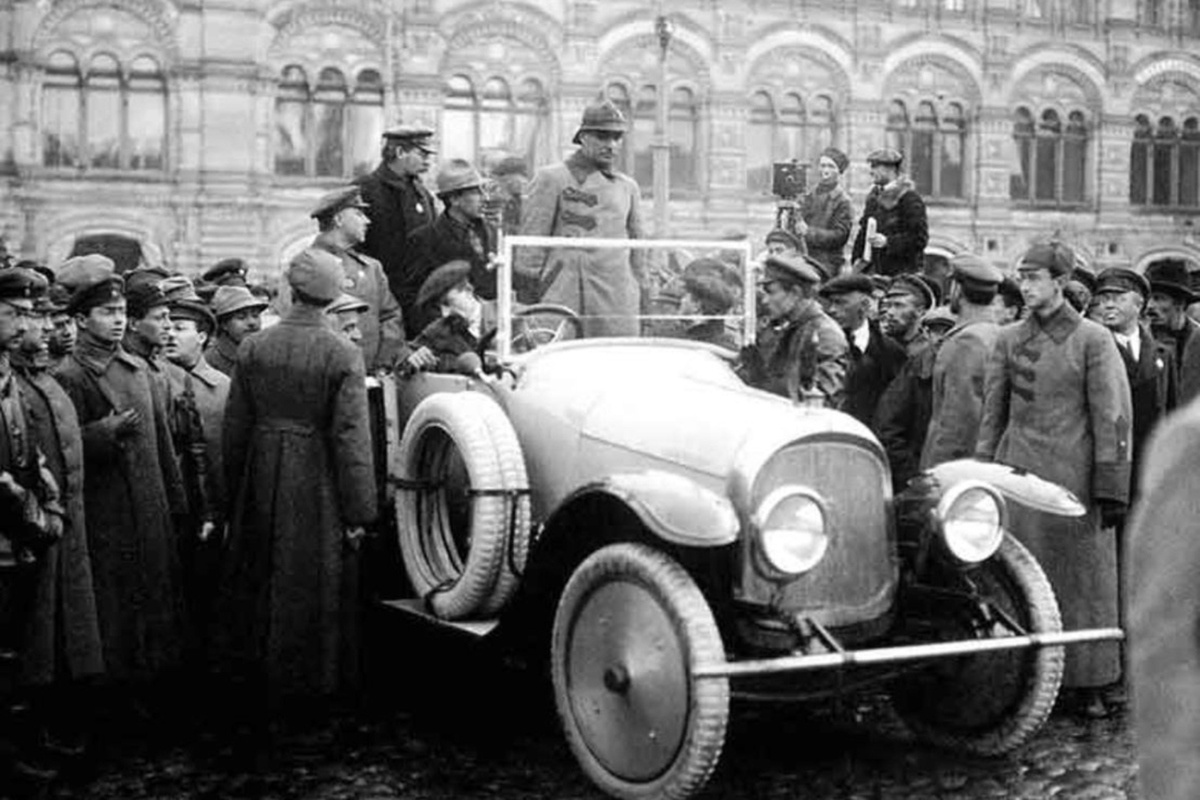 Первый советский автомобиль "Промбронь", октябрь 1922 года. фото из rg.ru