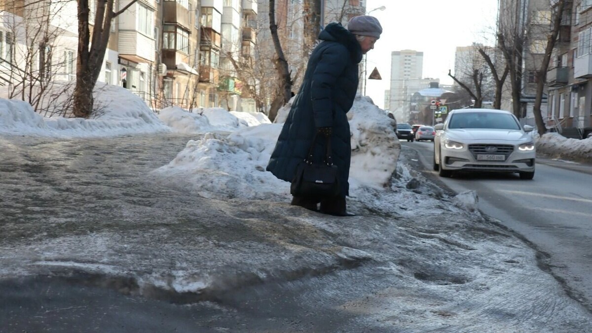    Новосибирцы массово жалуются на обледеневшие тротуары   Артём Шершнев / atas.info
