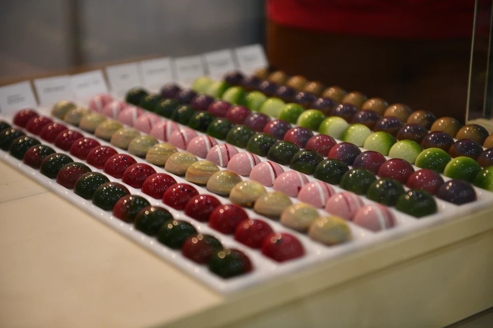    Ограниченная серия конфет с шампанским появилась в продаже в Беларуси. Снимок носит иллюстративный характер. Михаил ФРОЛОВ