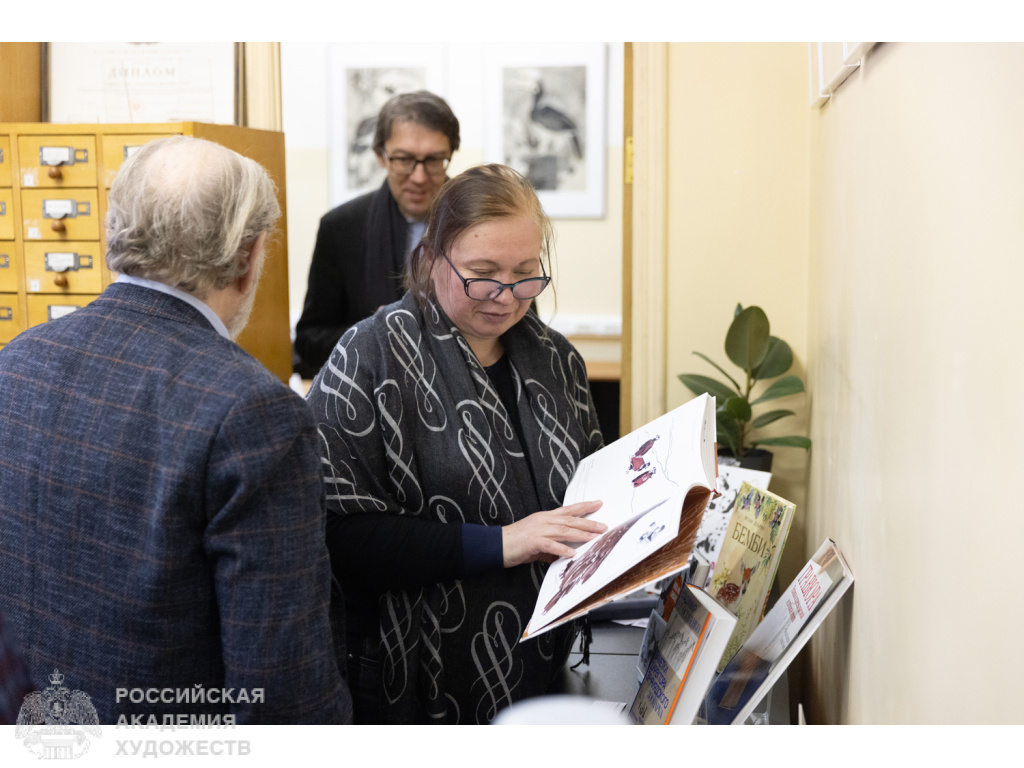 Фрагмент групповой выставки графики и презентация книги «Мой зоопарк» Ирины Маковеевой в библиотеке Российской академии художеств (Москва, Пречистенка, 21). Фото Виктора Берёзкина, пресс-служба РАХ. 