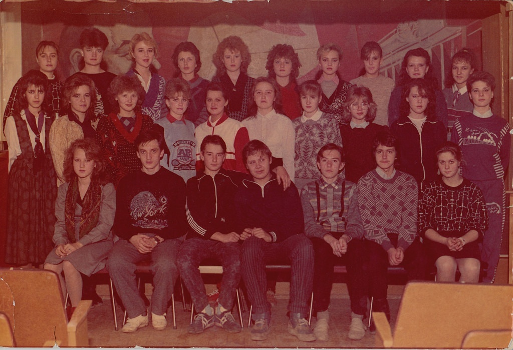 Студенты. Неизвестный автор, сентябрь - октябрь 1990 года, из архива Дмитрия Верзилина.
