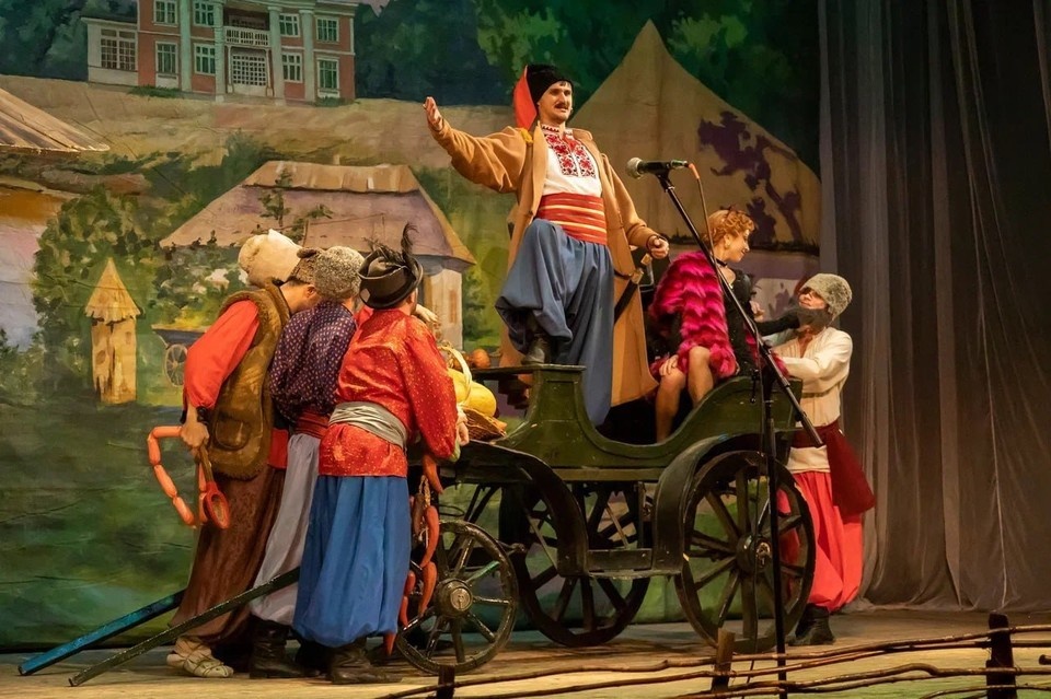    «Свадьба в Малиновке» снова триумфально прошла в Луганске. Фото: Минкультуры ЛНР