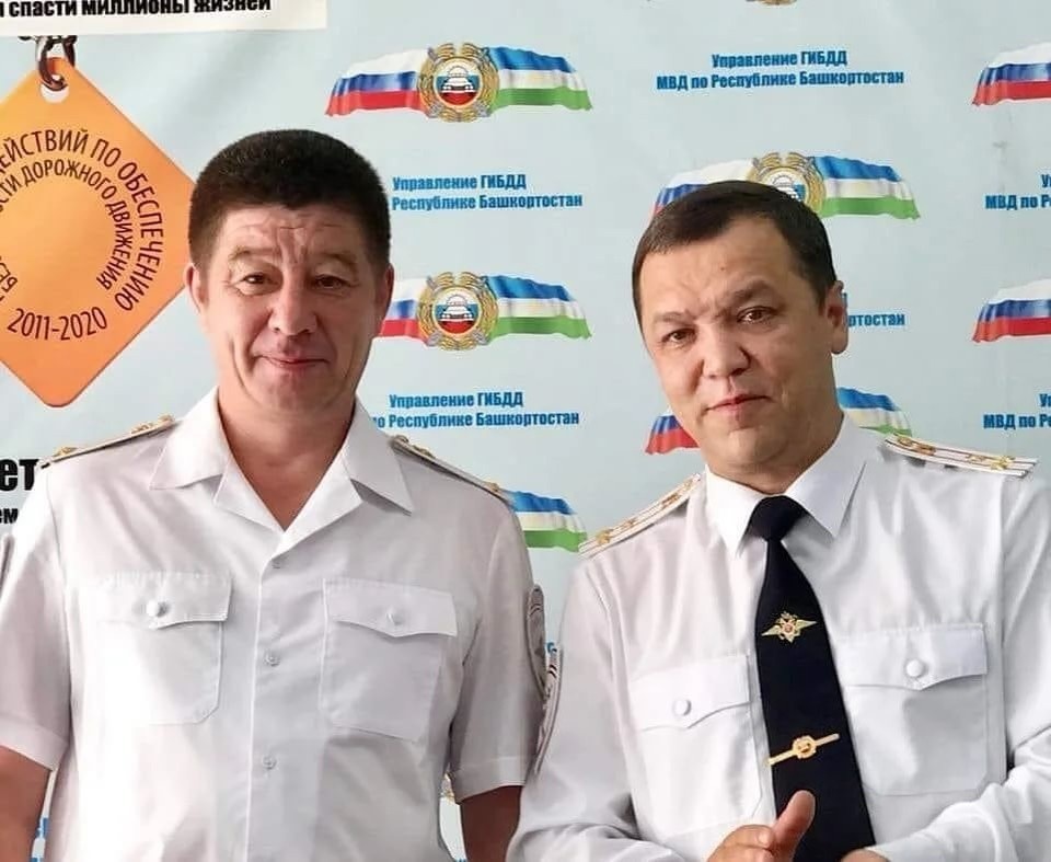    На фото: экс-начальник МРЭО ГИБДД по РБ и бывший главный Госавтоинспектор республики Динар Гильмутдинов (справа). Фото: соцсети