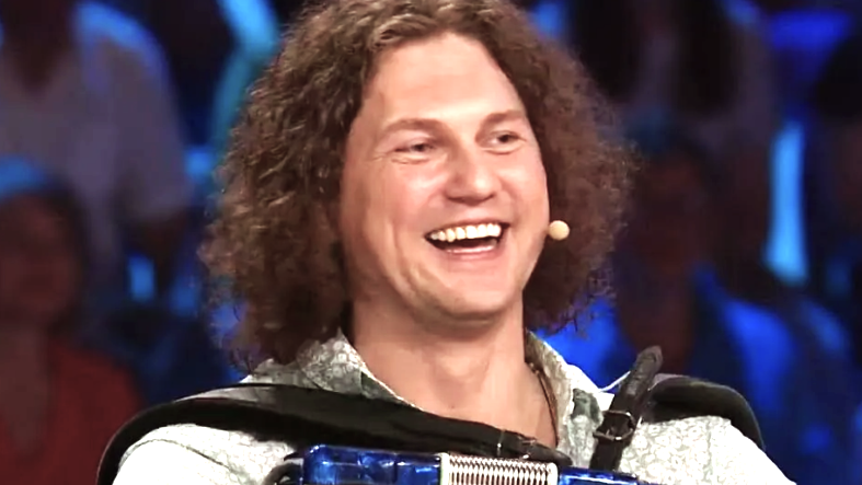 Красавица-жена, четверо детей и путь в «САДко». Как выглядит семья музыканта Александра Бардина