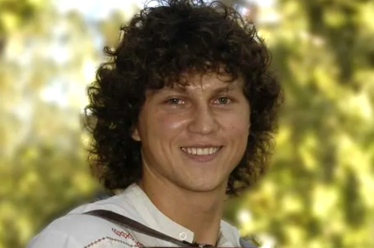 на фото Александр Бардин в юности