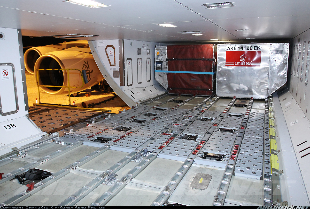 Как выглядит грузовой самолет изнутри