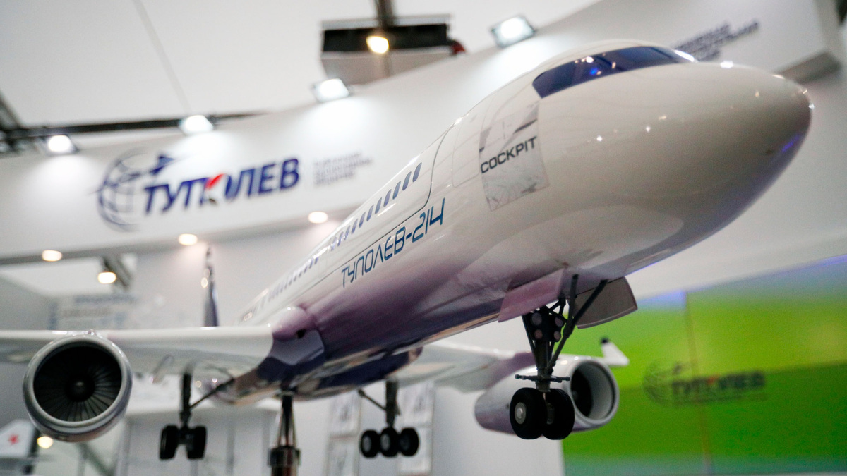    Ту-214 макет самолет РИАН