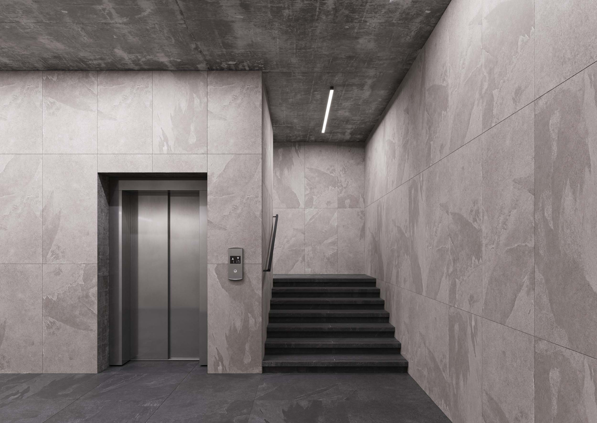 Подъезд жилого дома с керамогранитом Terra. Источник: Estima