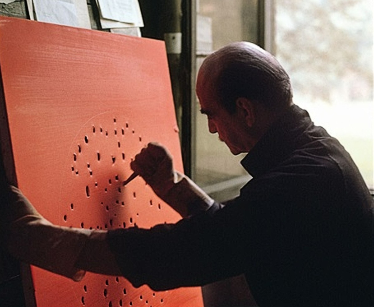 Лусио Фонтана. Источник artnet.com