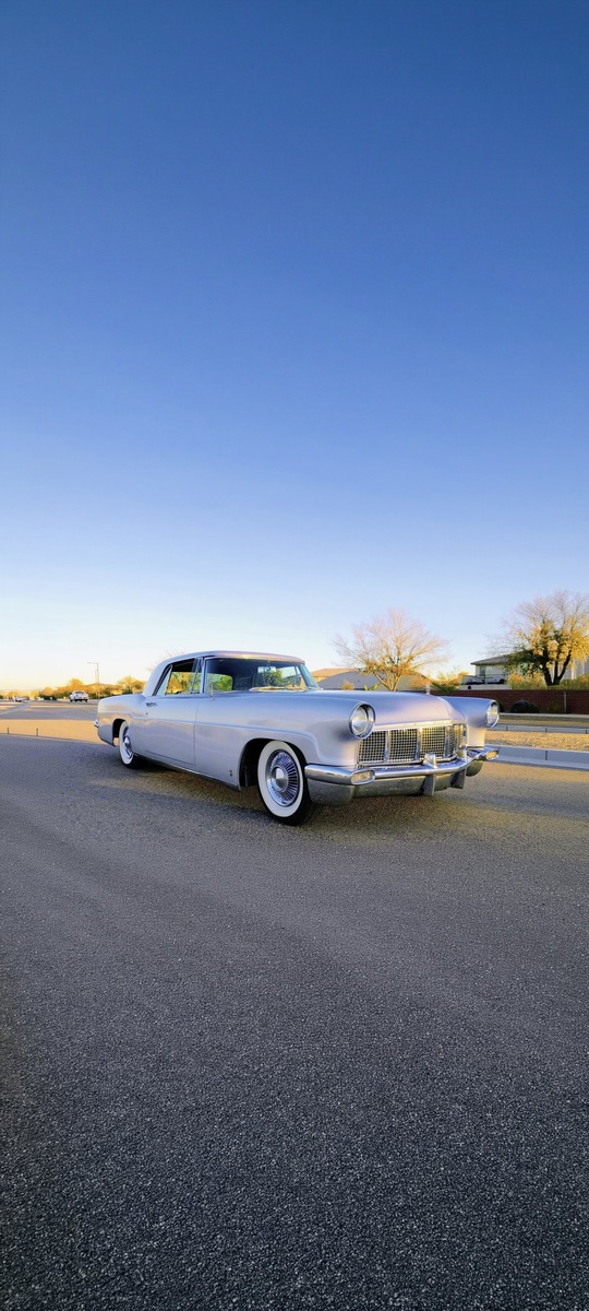    Medium Gray Iridescent — особая эмаль, которая в зависимости от освещения меняет тон от серебристого до серого с легким лавандовым отливом