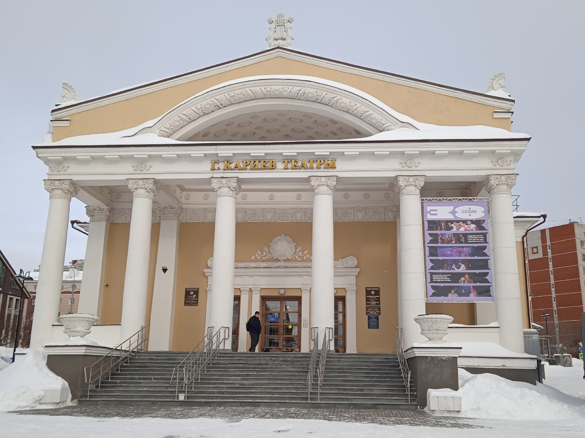 Здание возведено в 1957г., изначально в нём находился кинотеатр «Победа». Фото автора, 11 февраля 2026г.