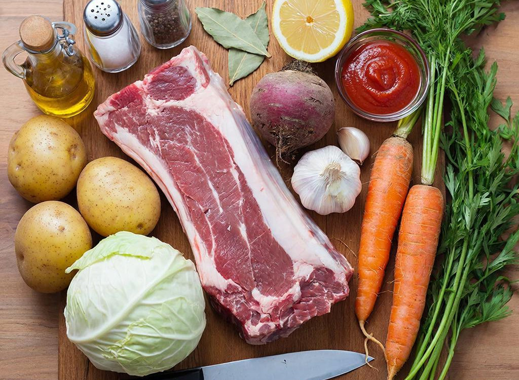 Ингредиенты для блюда борщ классический со свеклой.     «Создано с использованием искусственного интеллекта».