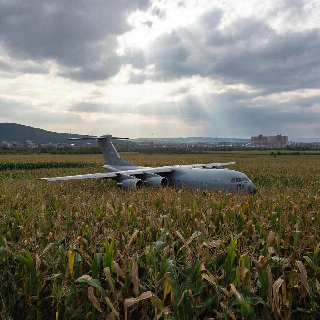 Вопрос о восстановлении пилота на работе также не рассматривается.  Фото: Изображение сгенерировано нейросетью / Станислав Казаченко