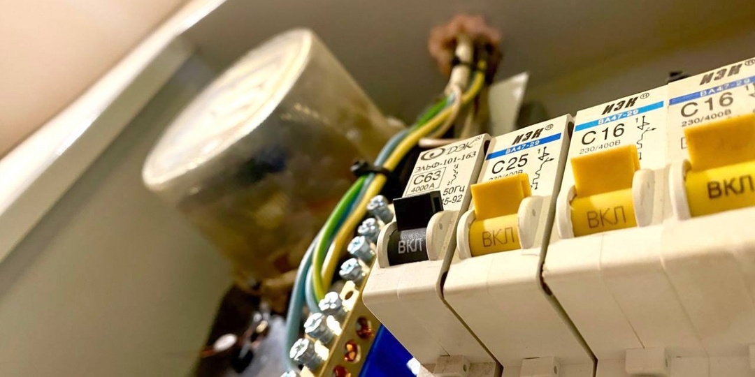 Вправе ли УК заставить жильцов оплачивать долги соседей по электроэнергии в ЖКХ