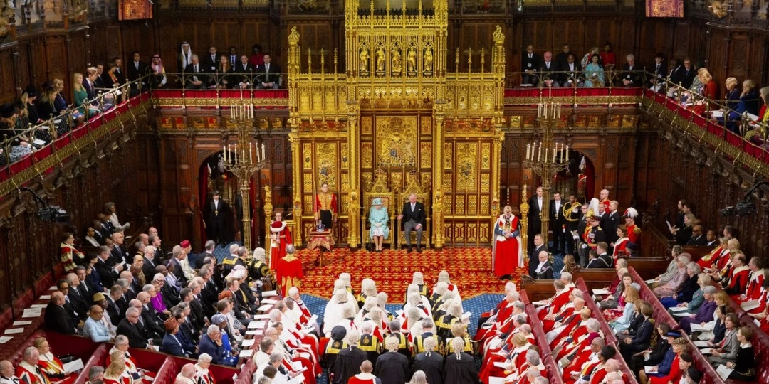 Палата, в которой не хлопают: каким законам XIV века до сих пор подчиняются британские политики