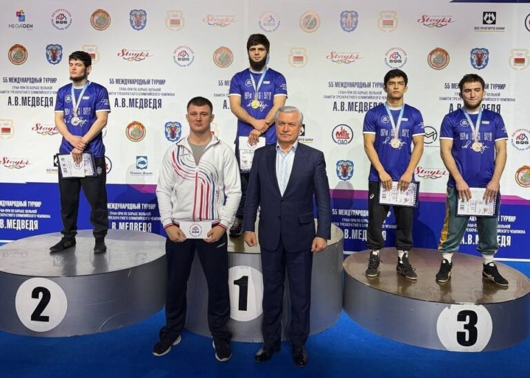    Оренбургские борцы завоевали золото на турнире в Минске Оренбуржье