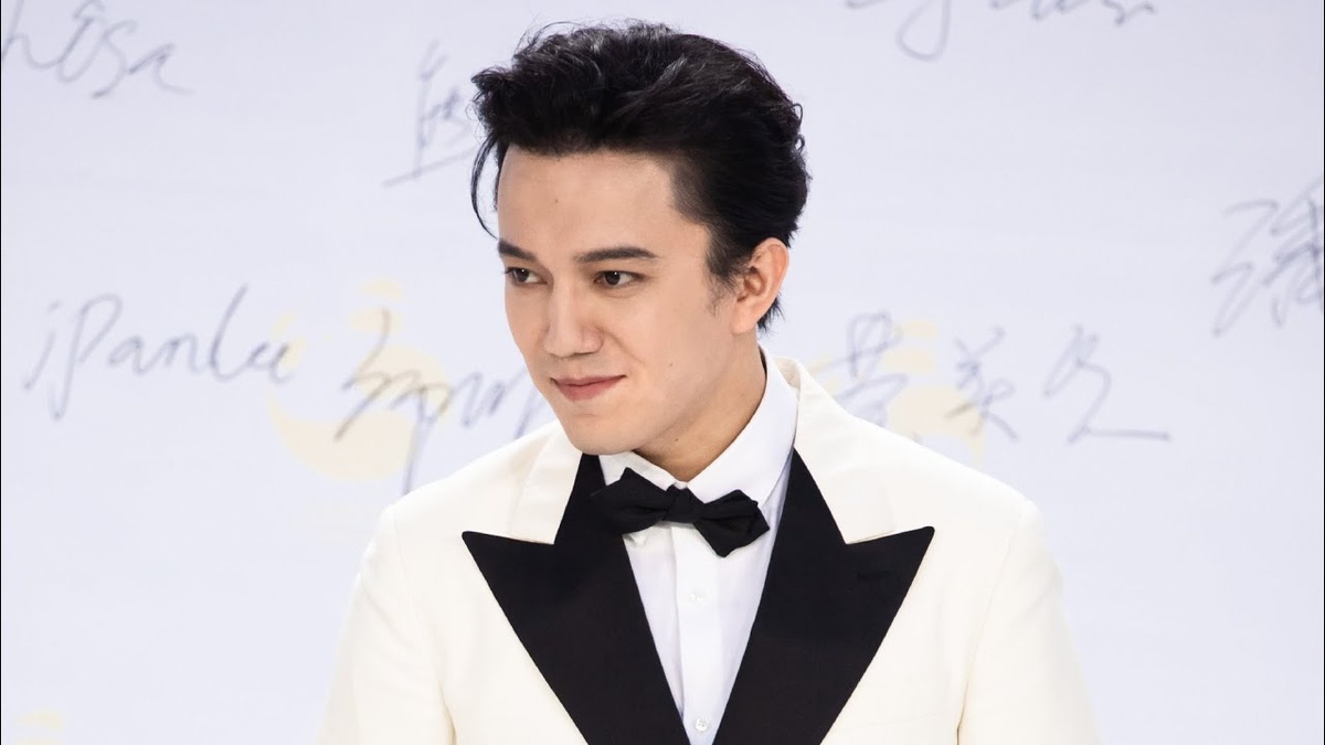 Димаш Кудайберген (настоящее имя — Динмухаммед Канатович Кудайберген) — казахский певец, композитор и мультиинструменталист. 