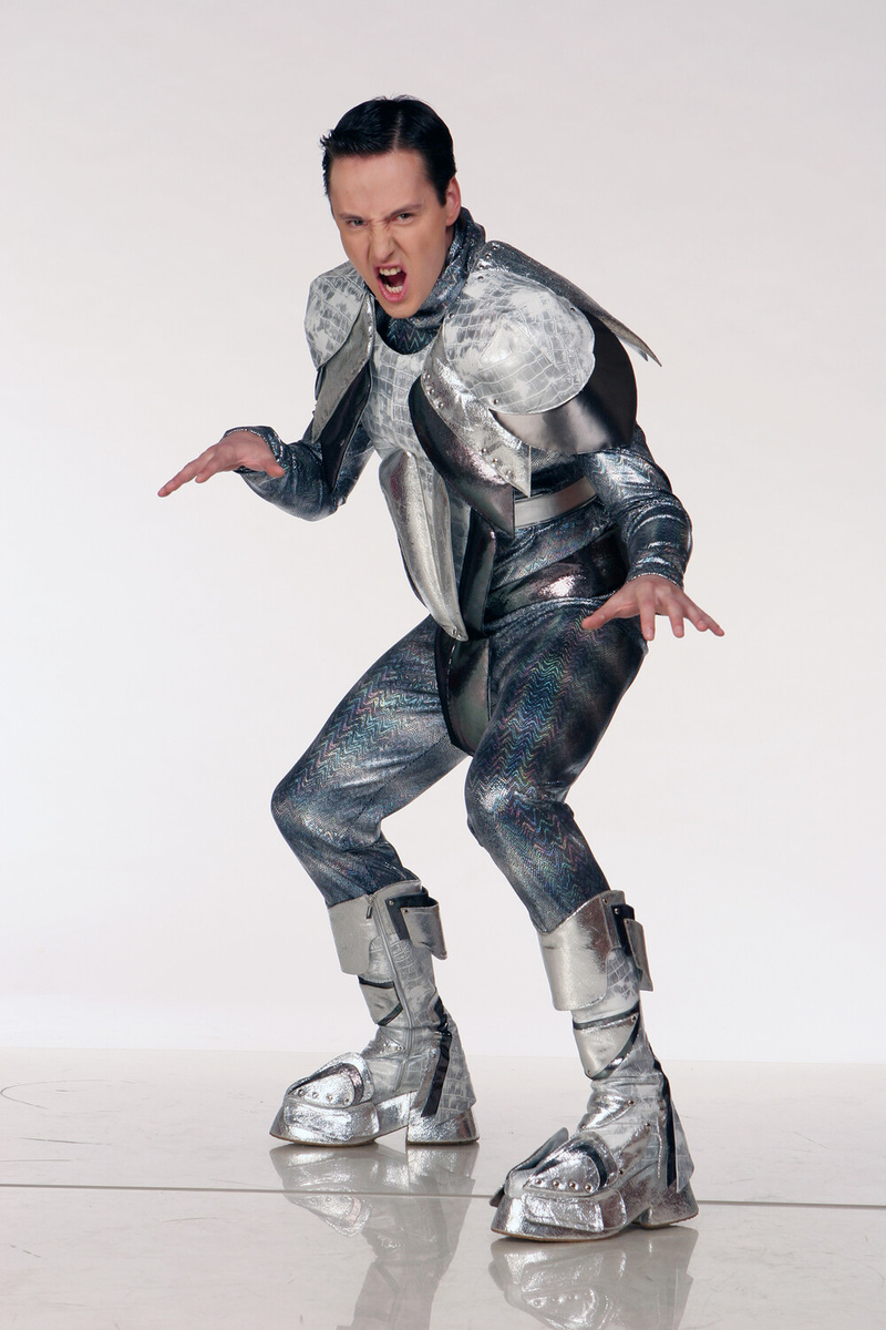 Витас (настоящее имя — Виталий Владасович Грачёв) — российский эстрадный певец, автор песен, актёр. Известен исполнением музыкальных произведений в разных жанрах фальцетом.