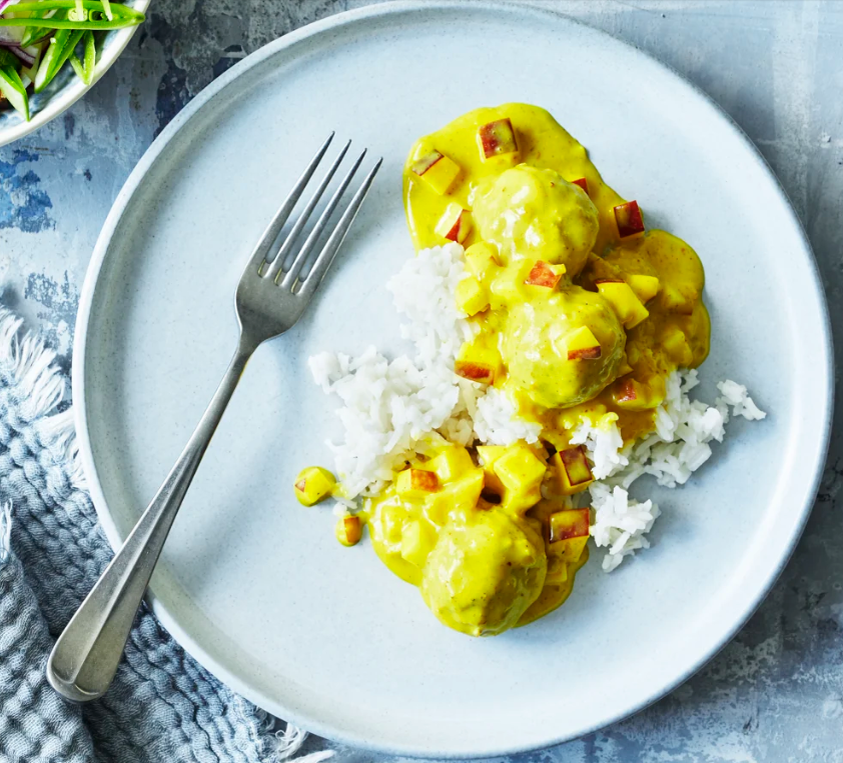 отсюда https://www.arla.dk/opskrifter/boller-i-karry/