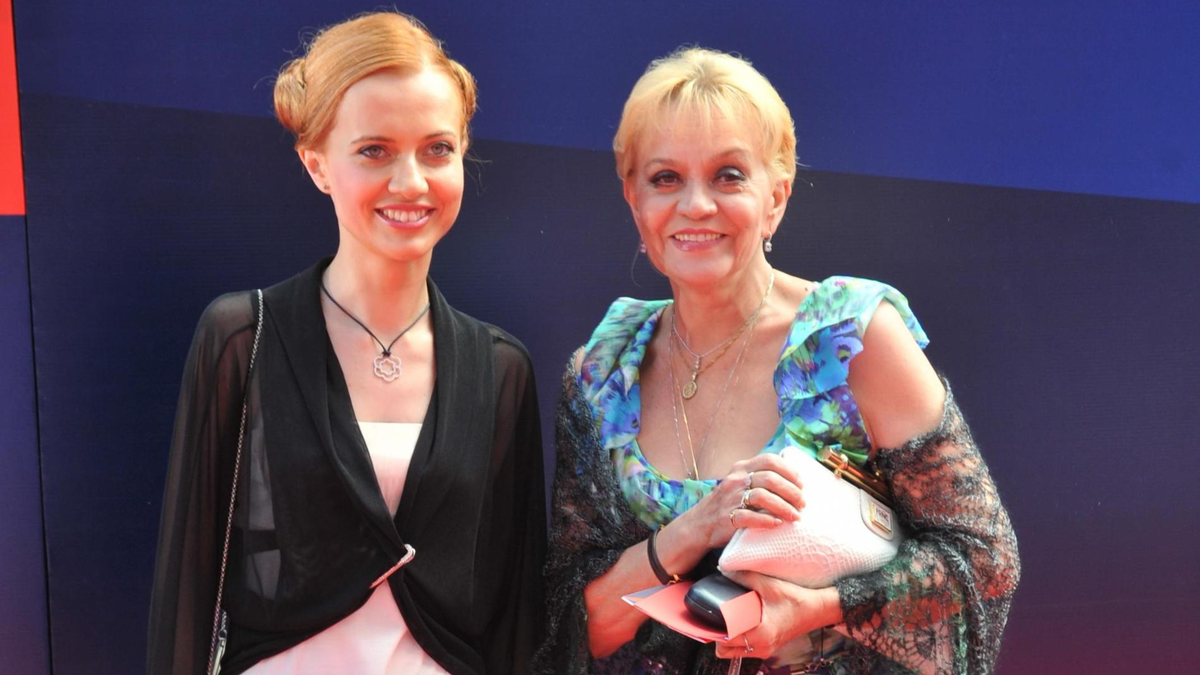    Ирина Шевчук с дочерью Александрой. Фото: Legion-Media