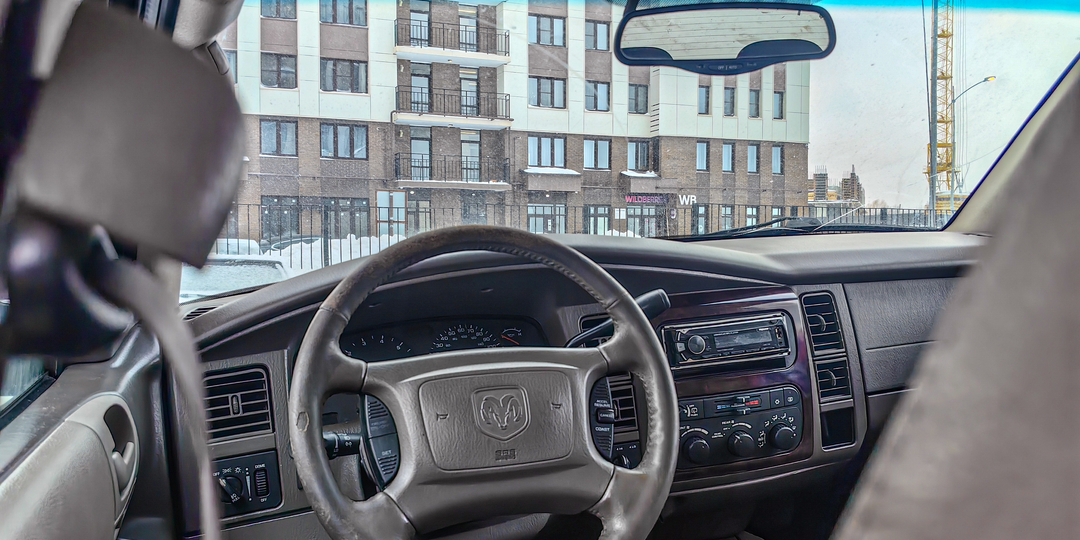 "Такую машину вы себе не купите, а я взял": АКПП, 7 мест, надёжный мотор – "Неубиваемая" техника ,а ещё рама и полный привод