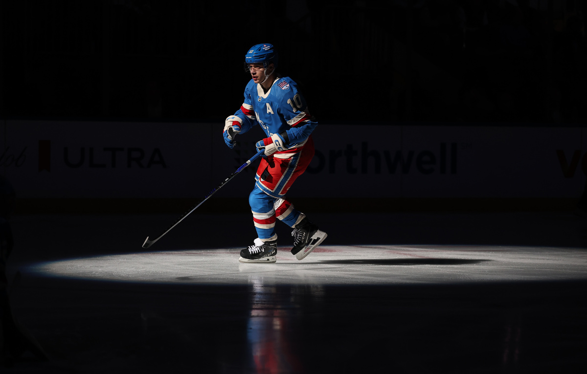    Хоккеист "Лос-Анджелеса" Артемий Панарин  Sarah Stier/Getty Images