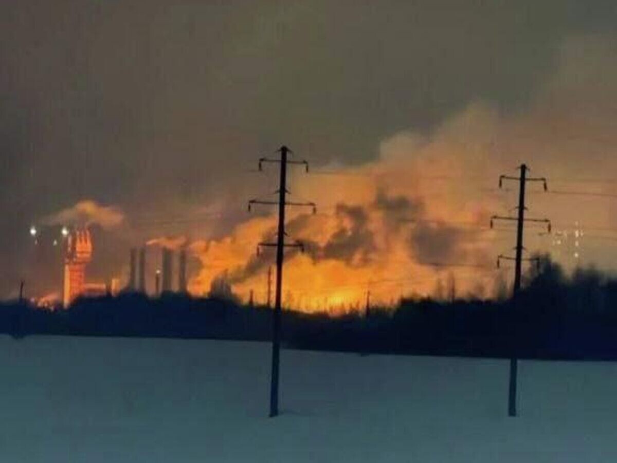    Пожар на химзаводе в Дорогобуже в Смоленской области | © Фото : соцсети