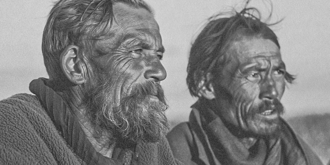 Брошенные во льдах на верную смерть: как чукчи спасли экипаж затонувшего корабля «Карлак»