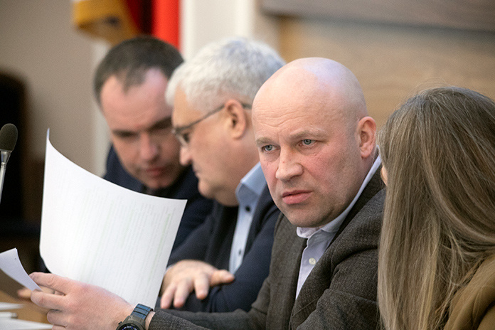    Глава комиссии Совета депутатов Новосибирска по городскому хозяйству Александр Тарасов считает, что решать задачу с бездомными животными нужно поступательно, шаг за шагом. Фото: Михаил Периков