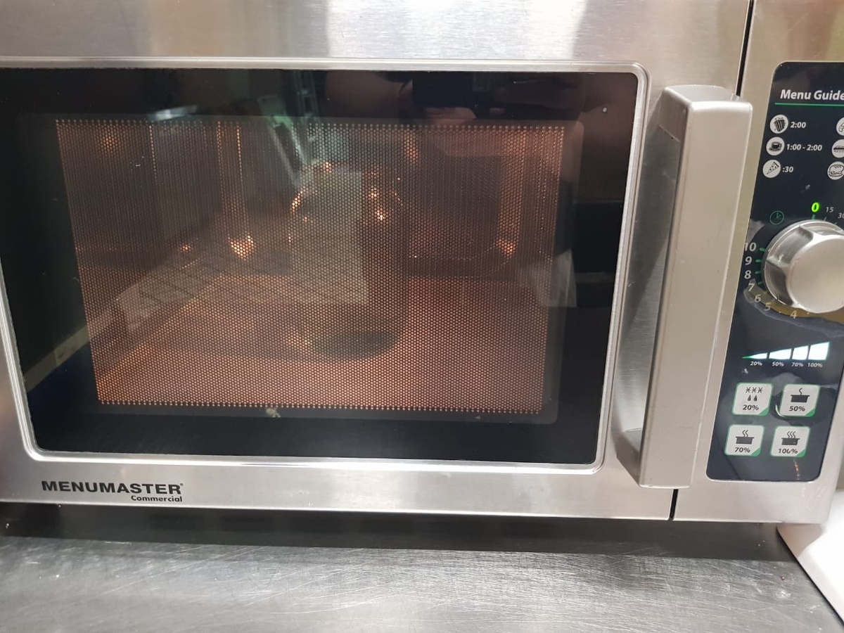 В микроволновке можно и банки стерилизовать