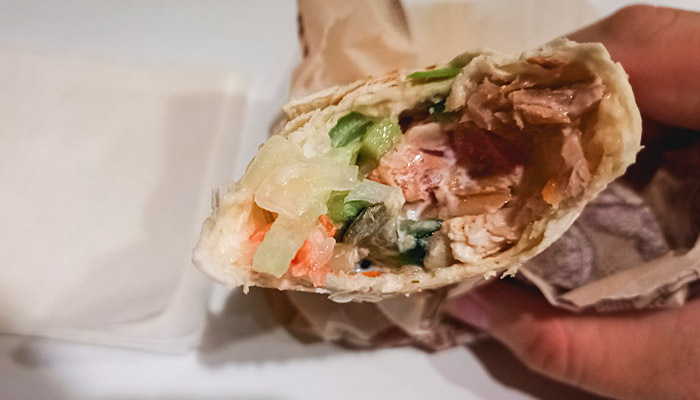 В России массово закрываются заведения общепита. Не миновала эта участь и точки с шаурмой. Фото: 1MI