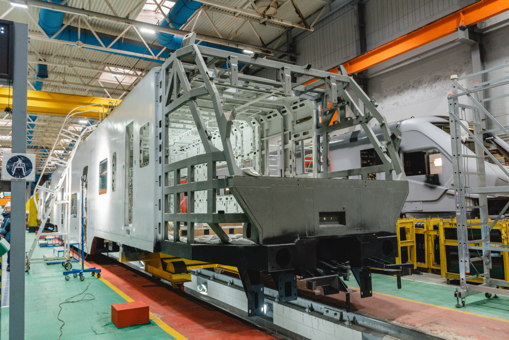 Кузов первого образца водородного низкопольного поезда от ТМХ. Источник: ДМЗ