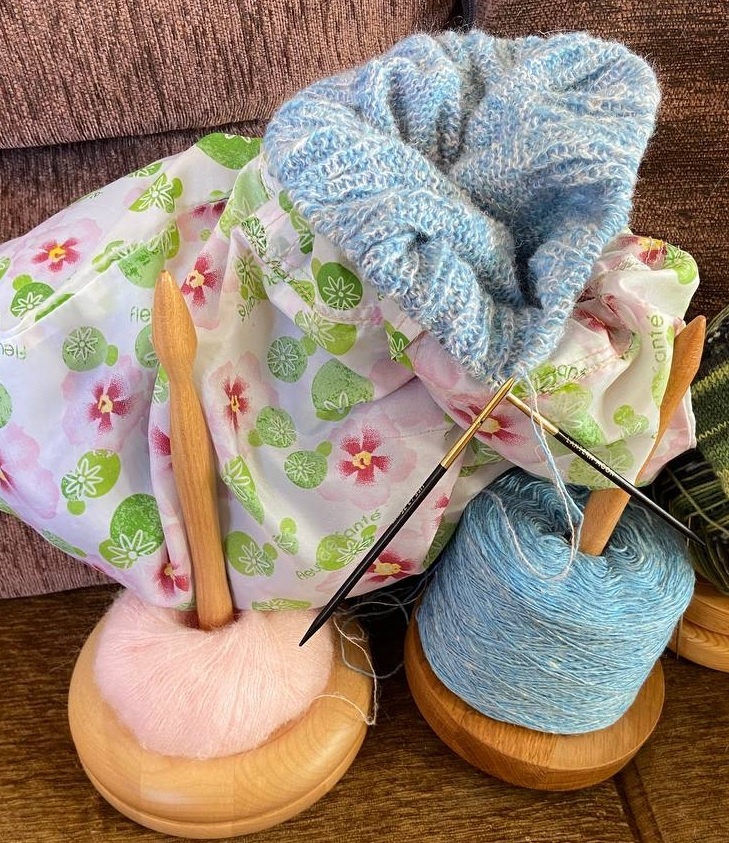 Первый - он же "виновник" моего распроцессивания. Свитерок