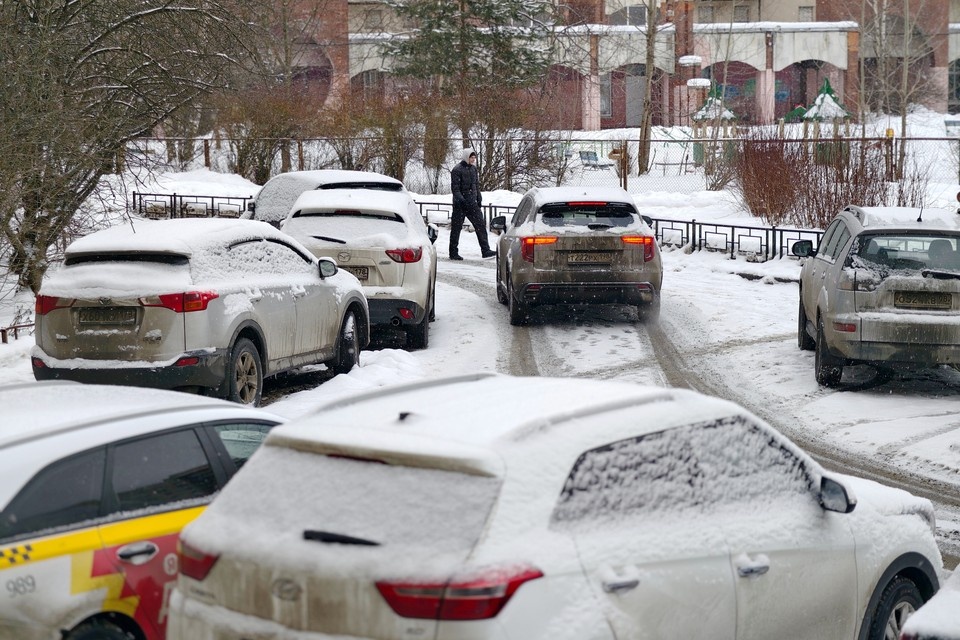    Ежедневно эвакуаторы увозят до 35 машин, припаркованных на пешеходных зонах. Алексей БУЛАТОВ