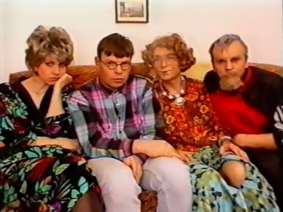    Василий Антонов (справа). Источник: Кадр из шоу "33 квадратных метра"