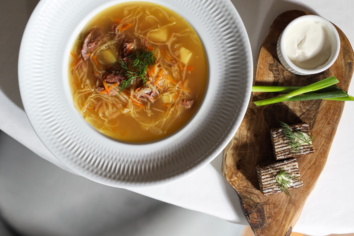 Щи из квашеной капусты с говяжьими щечками в ресторане Kislovsky