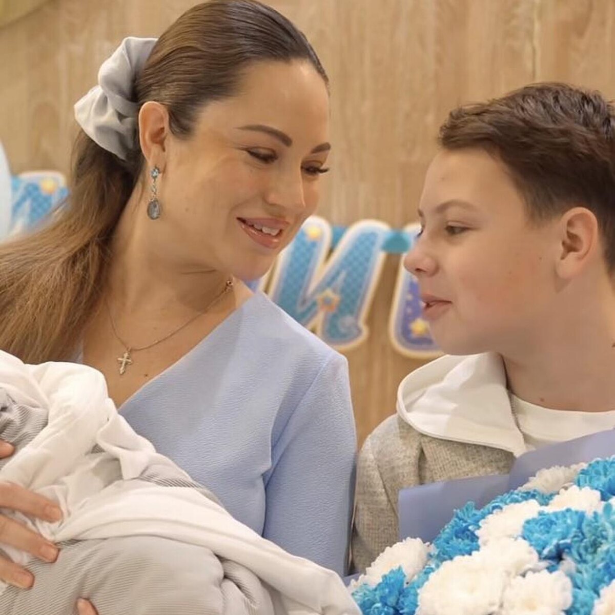    Жена Кирилла Туриченко с сыновьями Соцсети