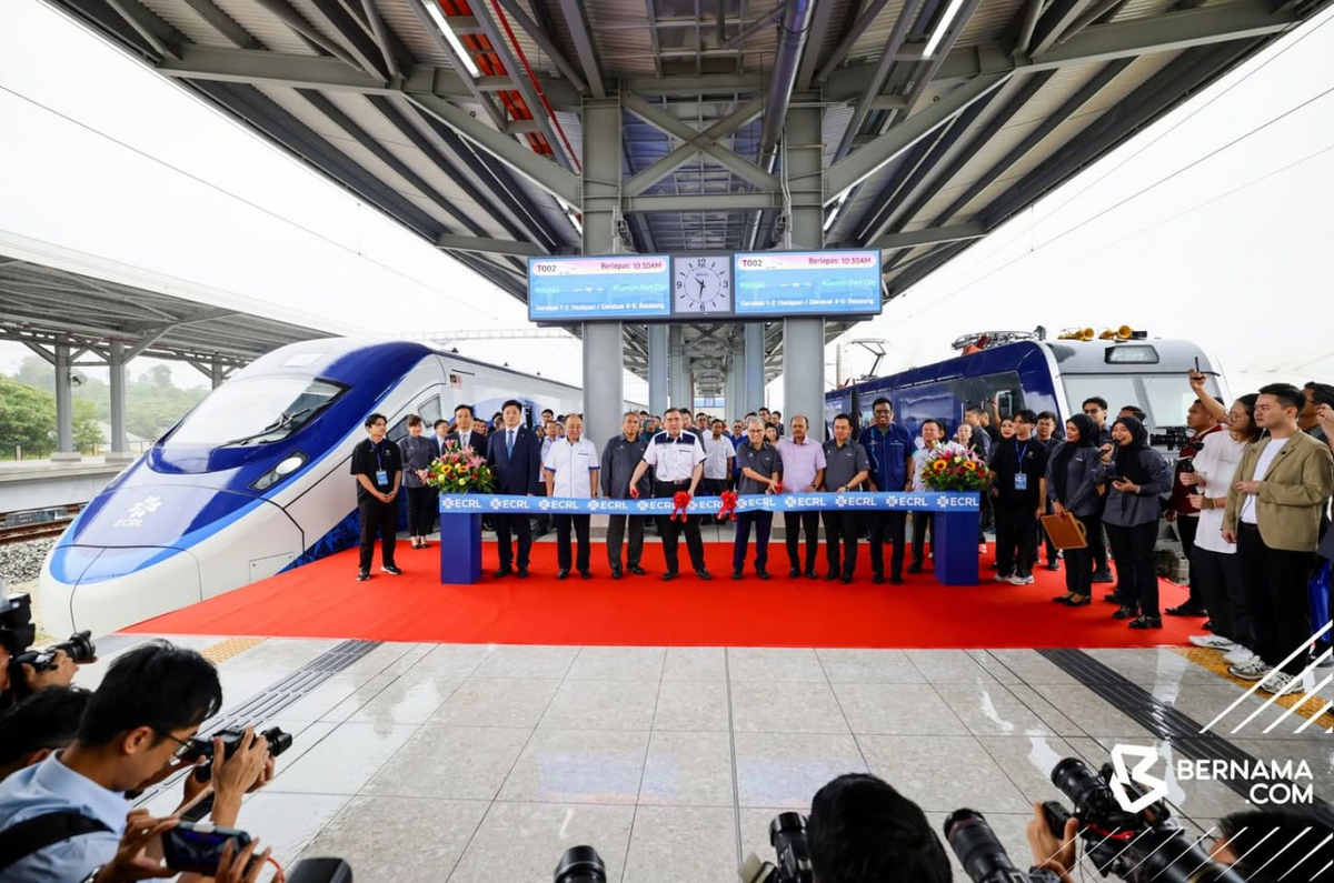 Старт эксплуатационных испытаний push-pull поездов и электровоза от CRRC в Малайзии. Источник: Bernama