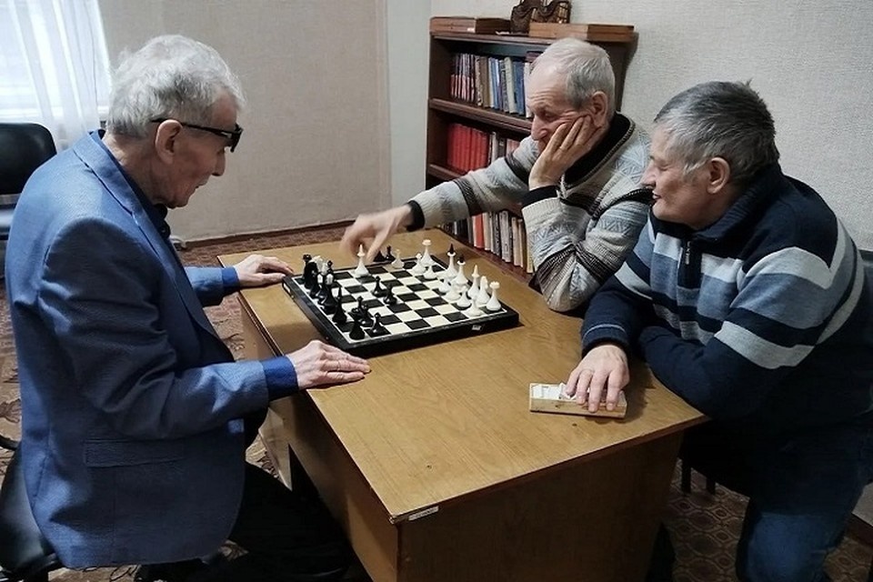   В Макеевке прошел турнир по шахматам в рамках программы «Активного долголетия». Фото: Министерство труда и социальной защиты ДНР