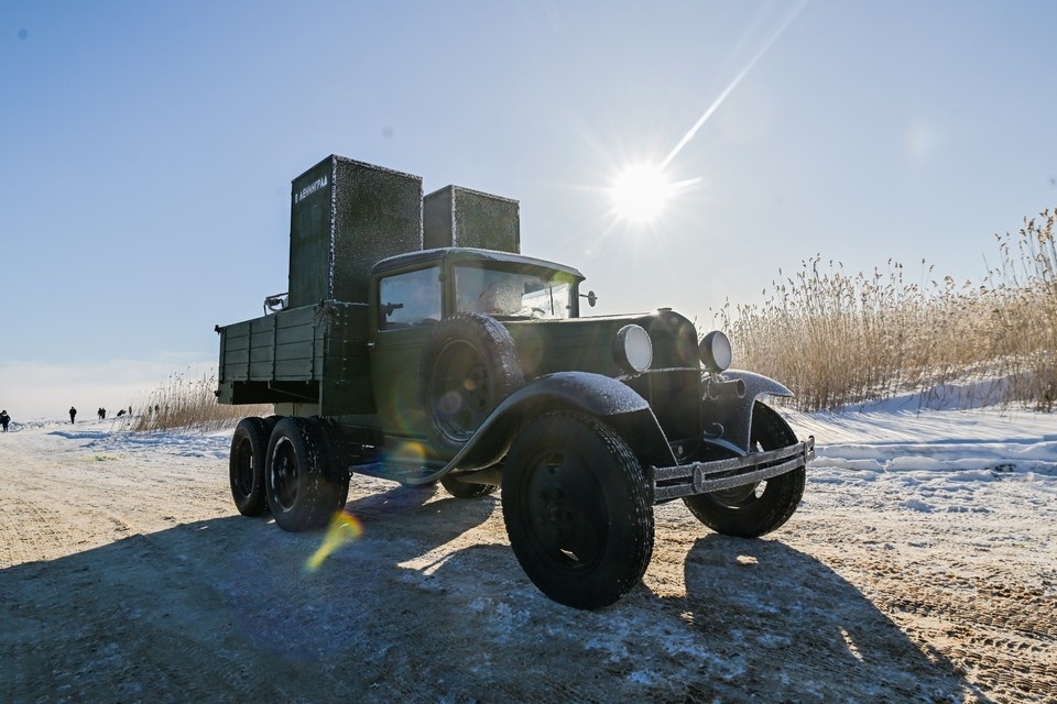    В автопробеге задействовали машины, поднятые со дна Ладоги. Фото: администрация Ленобласти