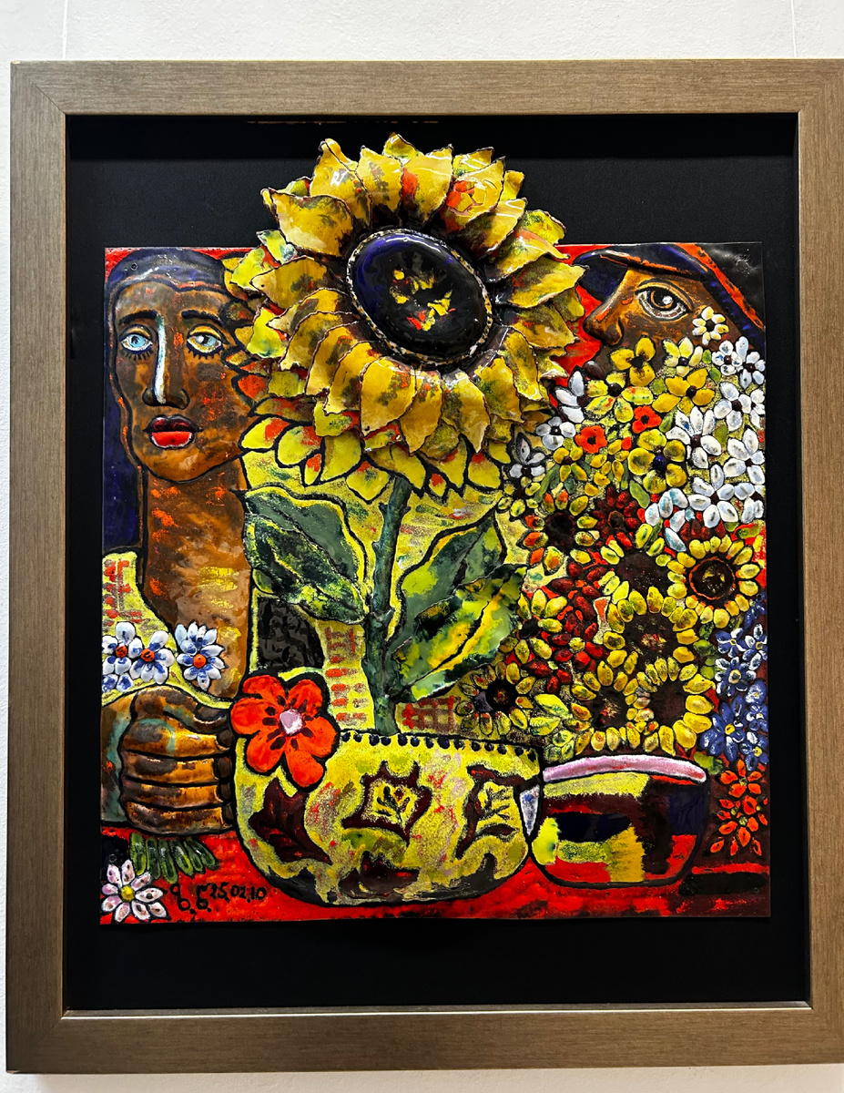 Знаменитая серия керамических работ Церетели «Подсолнухи»