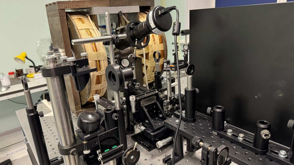    Часть экспериментальной установки фемтосекундной накачки-зондирования в лаборатории физики ферроиков