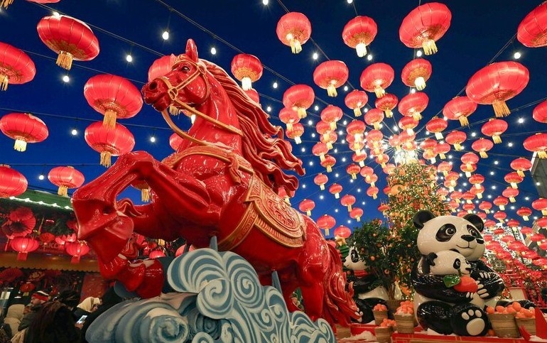 Символ Нового года в 2026 году в Китае-красная лошадь.