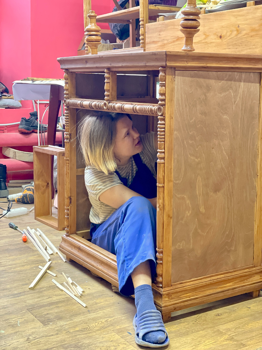 Вместительный буфет все-таки